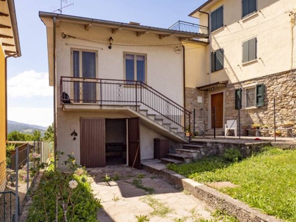 casa indipendente in vendita a Montefiorino in zona Farneta