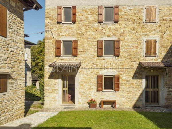 casa indipendente in vendita a Montefiorino