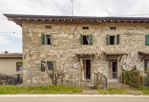 casa indipendente in vendita a Montefiorino