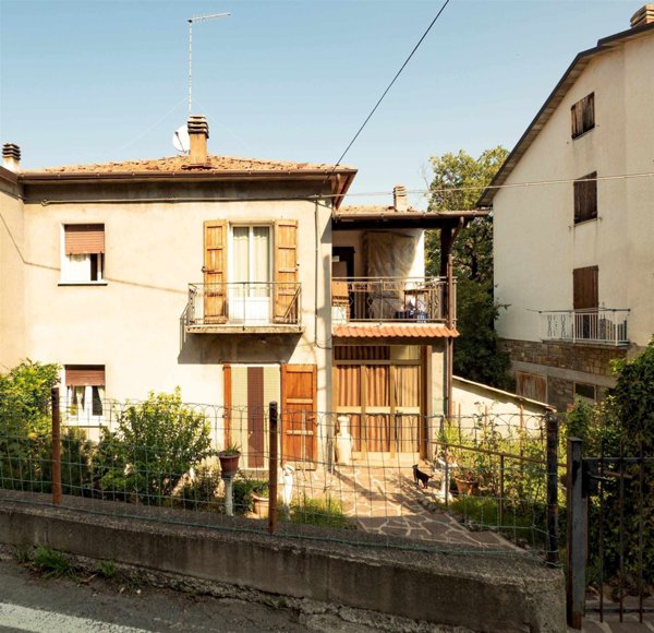 casa indipendente in vendita a Montefiorino in zona Gusciola