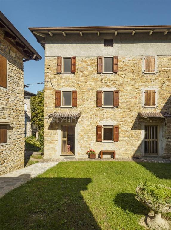 casa indipendente in vendita a Montefiorino