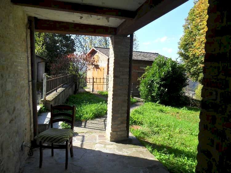 casa indipendente in vendita a Montefiorino in zona Rubbiano