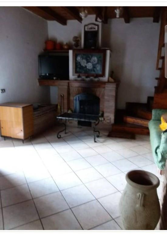 casa indipendente in vendita a Montefiorino in zona Farneta