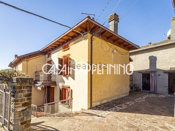 casa semindipendente in vendita a Montefiorino