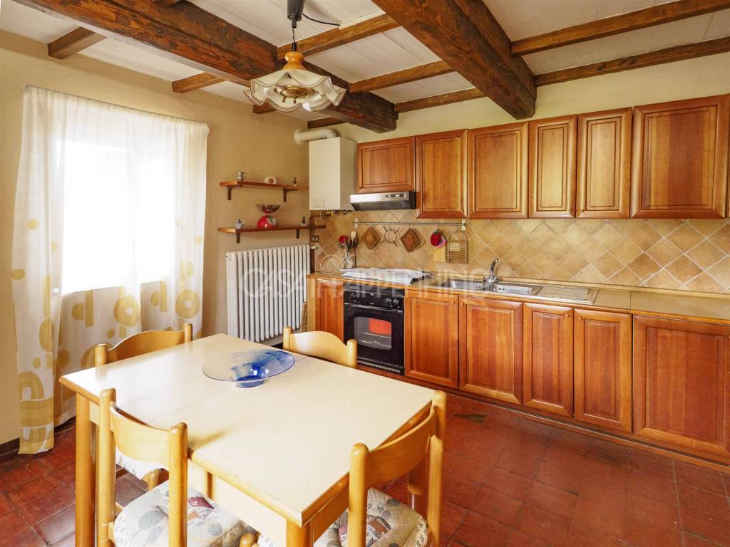 casa indipendente in vendita a Montefiorino in zona Rubbiano