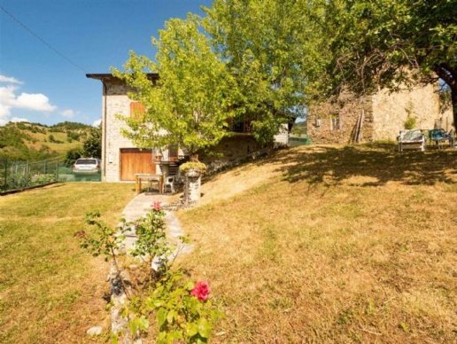 casa indipendente in vendita a Montefiorino in zona Farneta