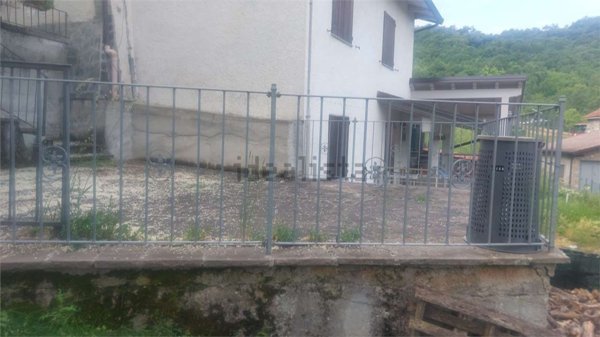 casa indipendente in vendita a Montefiorino in zona Farneta