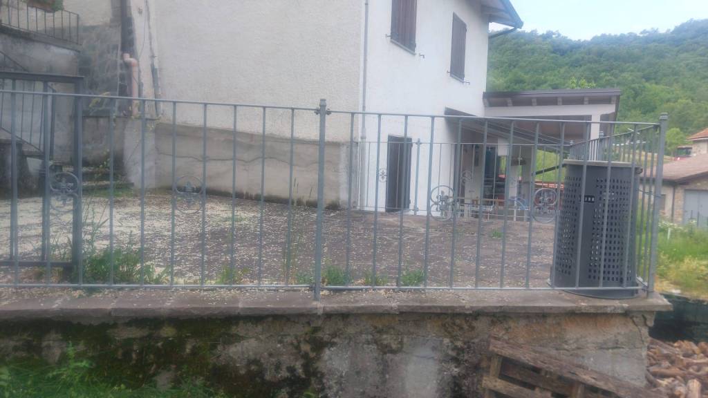 casa indipendente in vendita a Montefiorino in zona Farneta