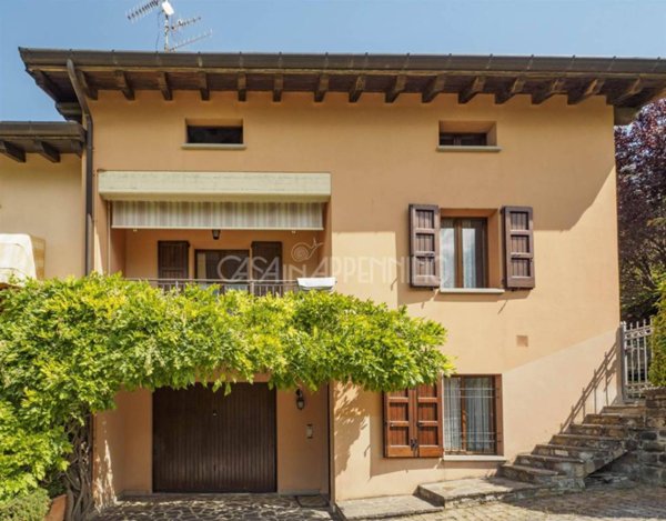 casa indipendente in vendita a Montefiorino in zona Rubbiano