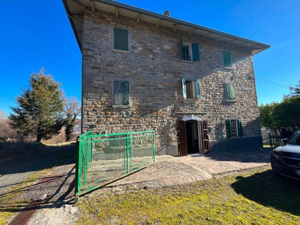 casa indipendente in vendita a Montefiorino in zona Rubbiano