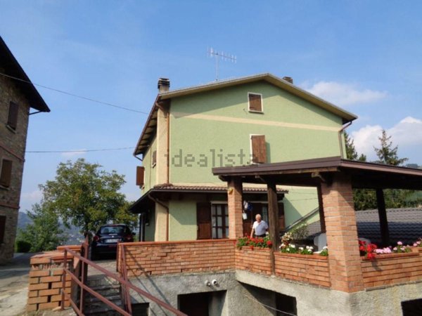 casa indipendente in vendita a Montefiorino in zona Rubbiano