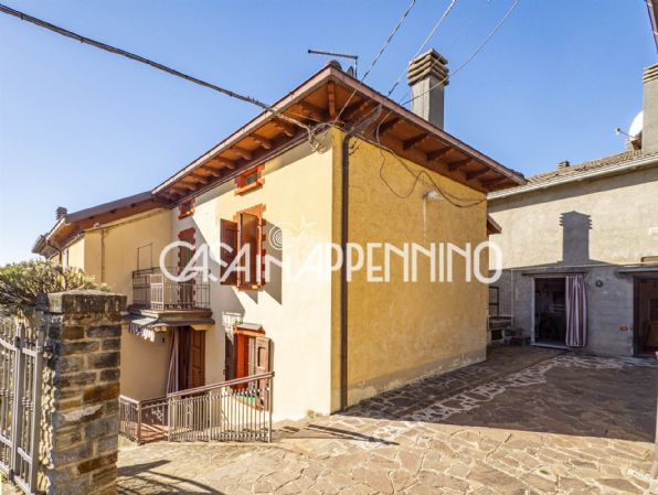 casa indipendente in vendita a Montefiorino in zona Farneta