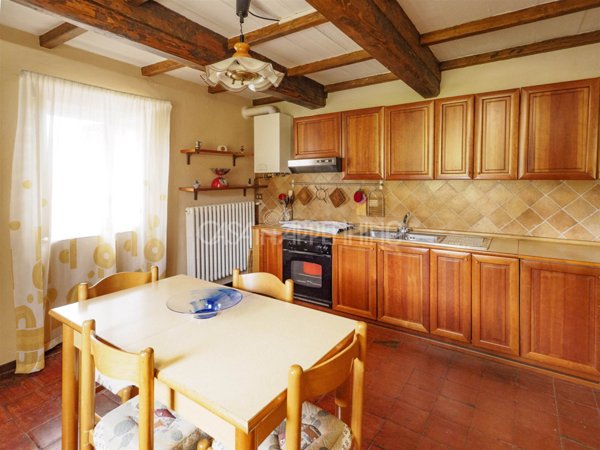 casa indipendente in vendita a Montefiorino in zona Farneta
