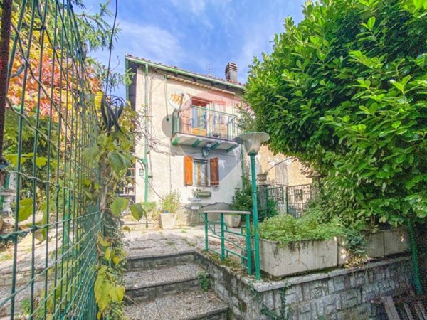 casa indipendente in vendita a Montese