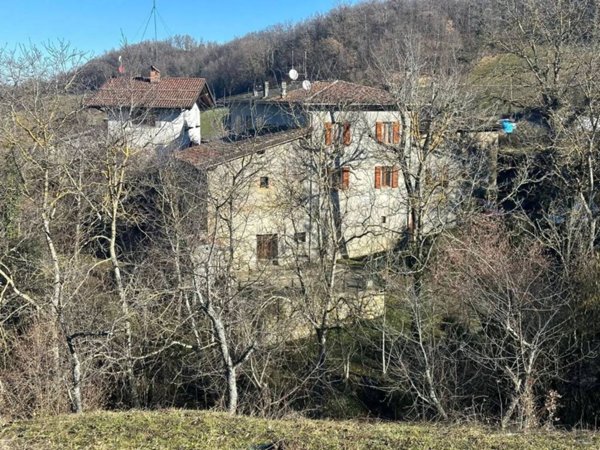 casa indipendente in vendita a Montese in zona Iola