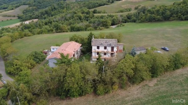 casale in vendita a Montese in zona Montalto