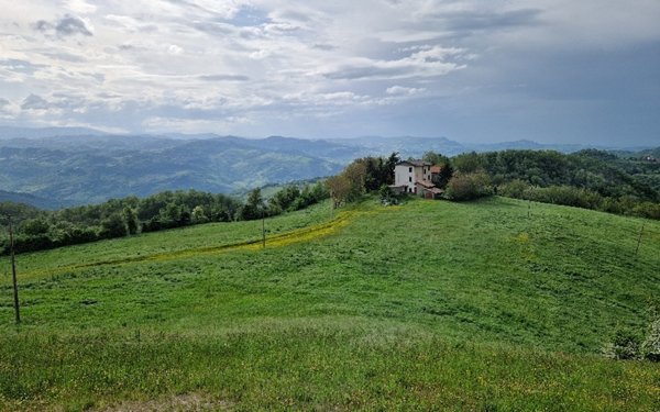 casa indipendente in vendita a Montese in zona Montalto