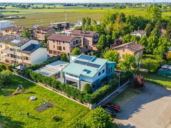 casa indipendente in vendita a Nonantola in zona Via Larga