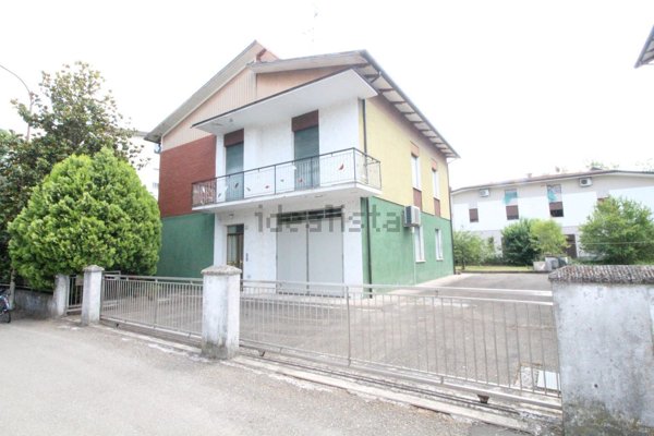 casa indipendente in vendita a Nonantola in zona Via Larga