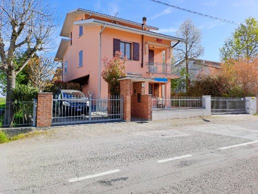casa indipendente in vendita a Nonantola in zona Via Larga