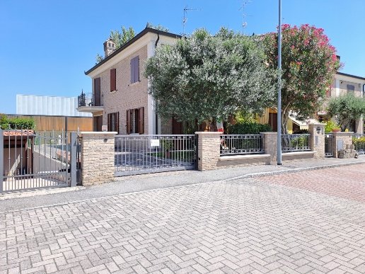 casa indipendente in vendita a Nonantola in zona Via Larga