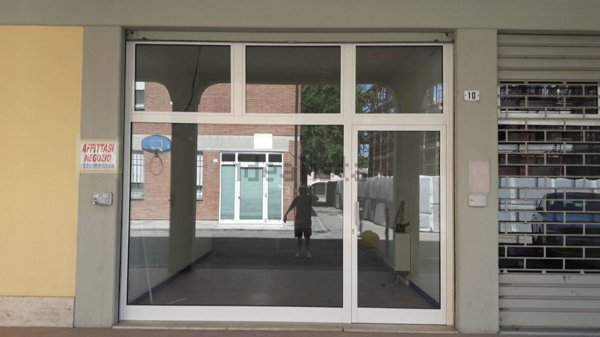 negozio in vendita a Novi di Modena