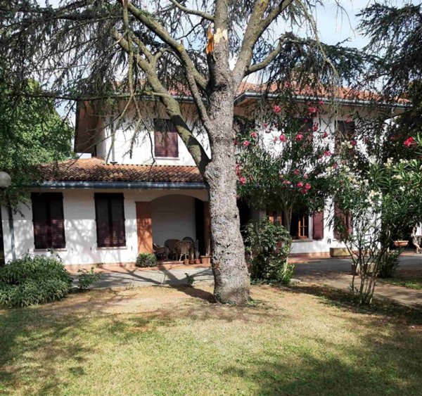 casa indipendente in vendita a Novi di Modena