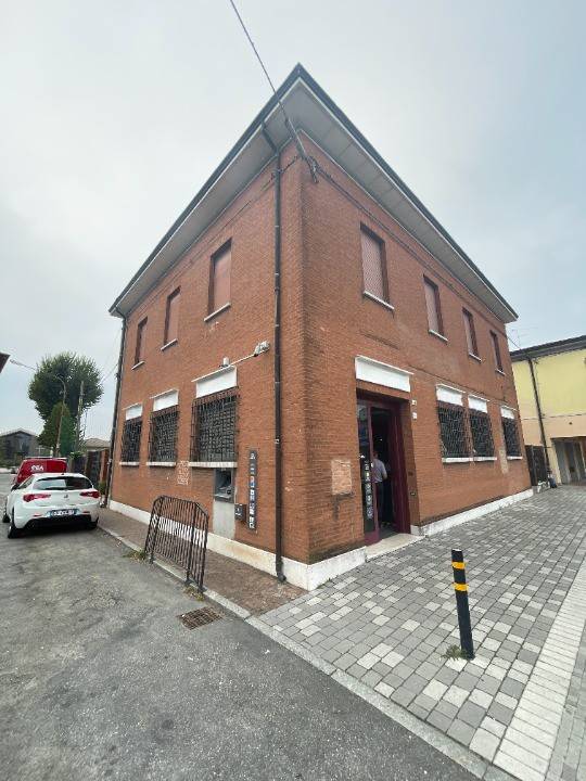 negozio in vendita a Novi di Modena