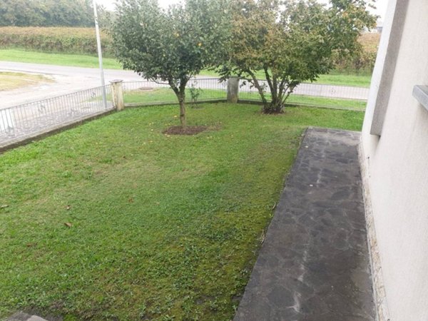 casa indipendente in vendita a Novi di Modena