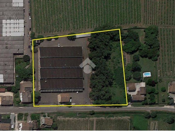 locale commerciale in vendita a Novi di Modena
