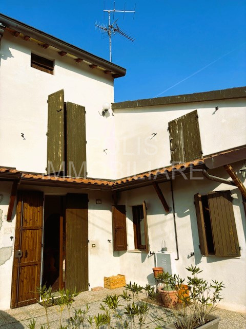 bifamiliare in vendita a Novi di Modena