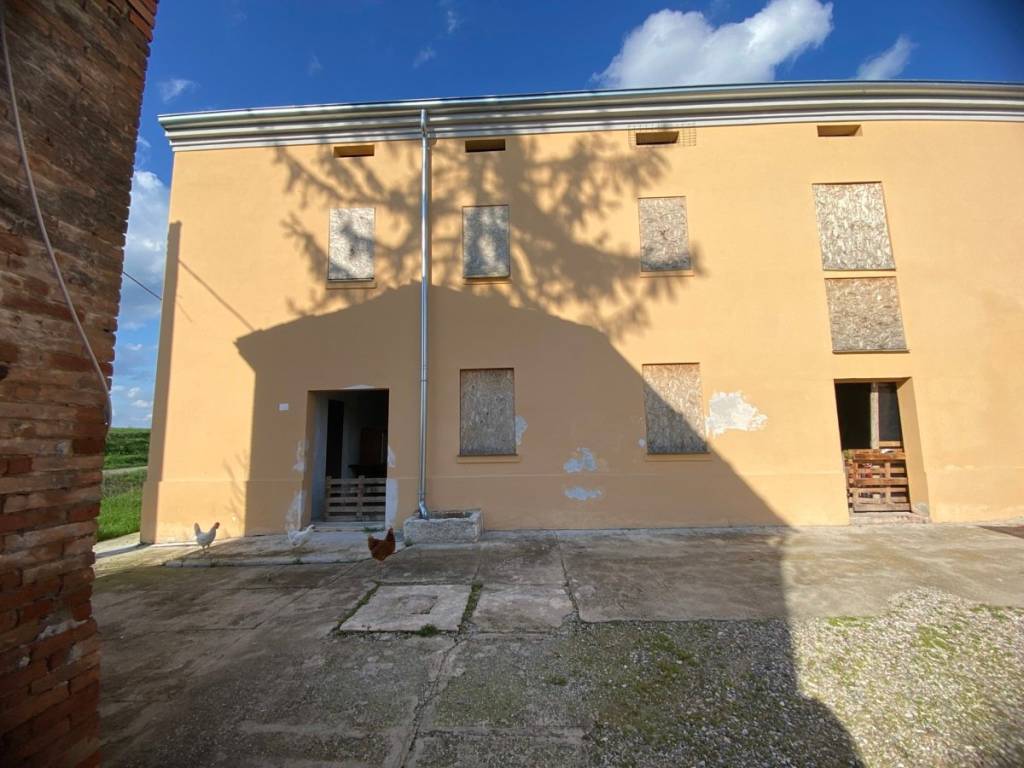 casa indipendente in vendita a Novi di Modena