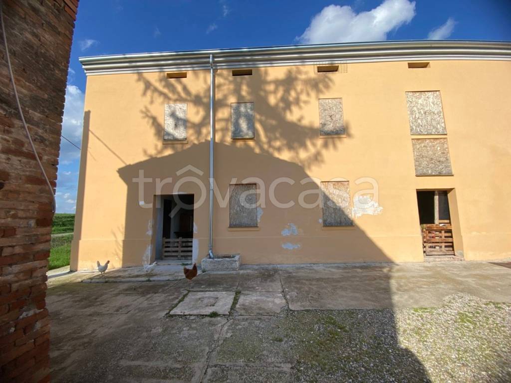 casa indipendente in vendita a Novi di Modena