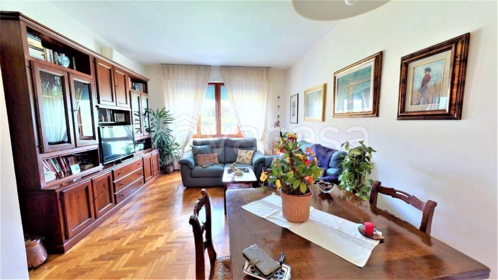 casa indipendente in vendita a Novi di Modena