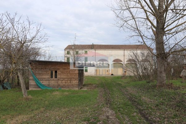 casa indipendente in vendita a Novi di Modena