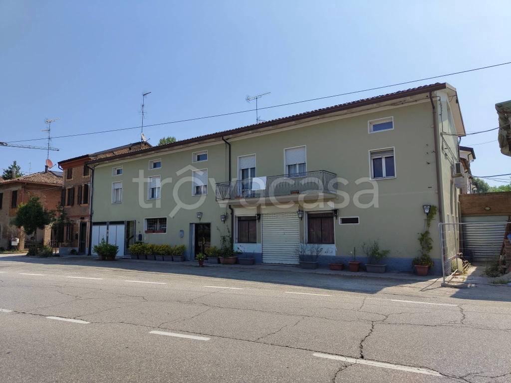 casa indipendente in vendita a Novi di Modena