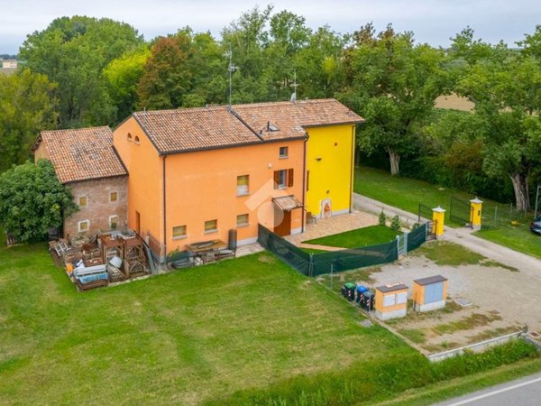 casa semindipendente in vendita a Novi di Modena