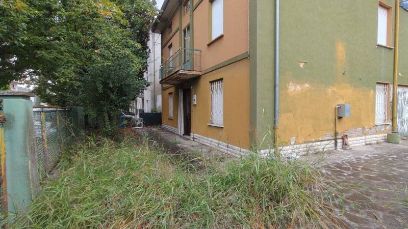 casa indipendente in vendita a Novi di Modena
