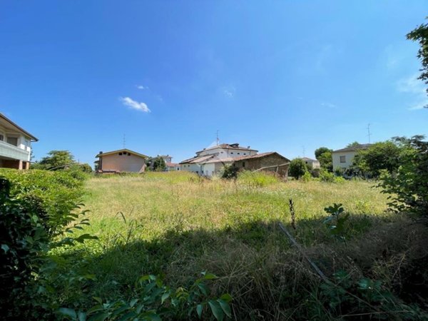 casa indipendente in vendita a Novi di Modena
