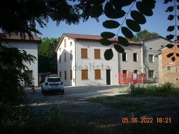 quadrivano in vendita a Novi di Modena
