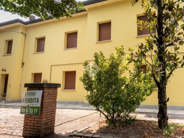 casa indipendente in vendita a Novi di Modena