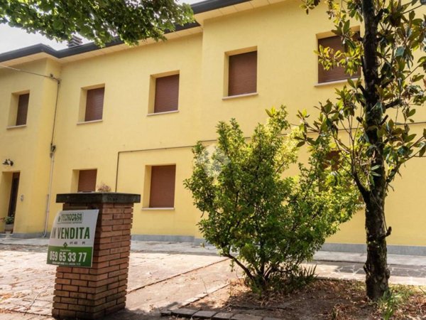 casa indipendente in vendita a Novi di Modena