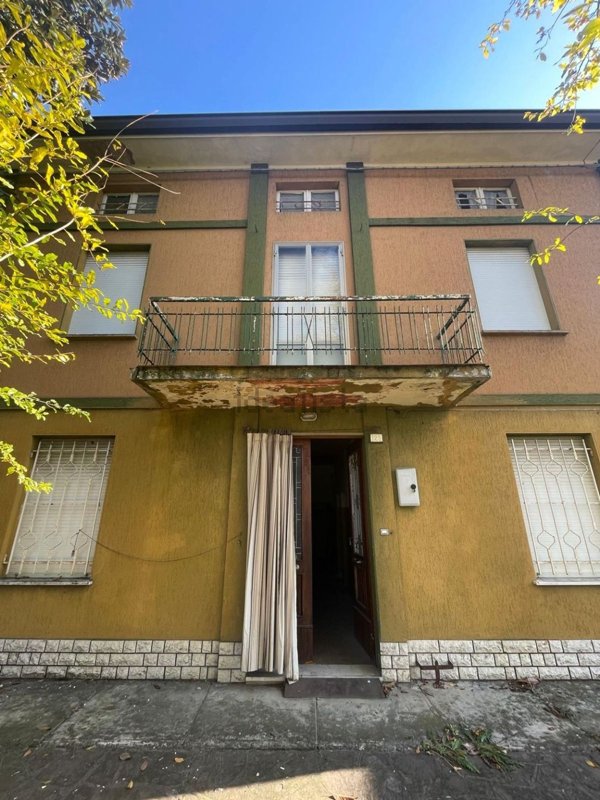 casa indipendente in vendita a Novi di Modena