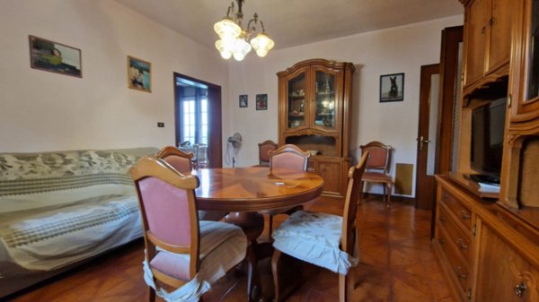 casa indipendente in vendita a Novi di Modena