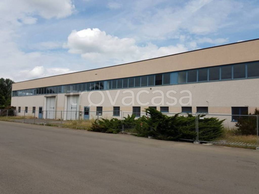 locale commerciale in vendita a Novi di Modena in zona Rovereto sulla Secchia