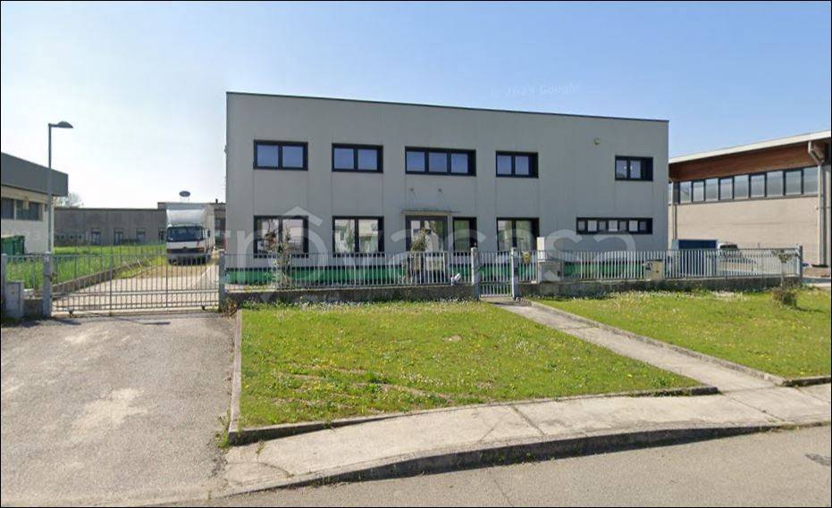locale commerciale in vendita a Novi di Modena