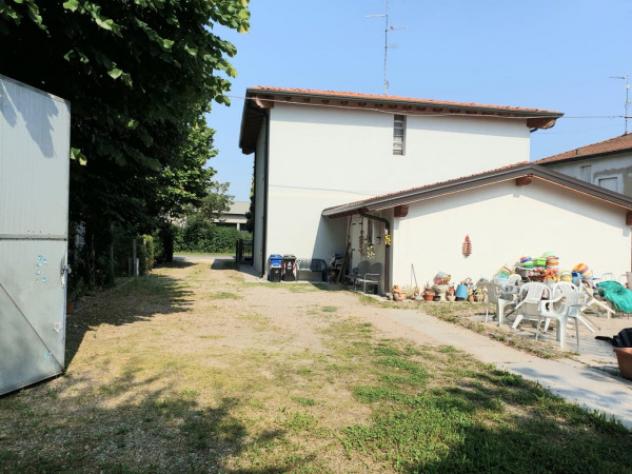 casa indipendente in vendita a Novi di Modena