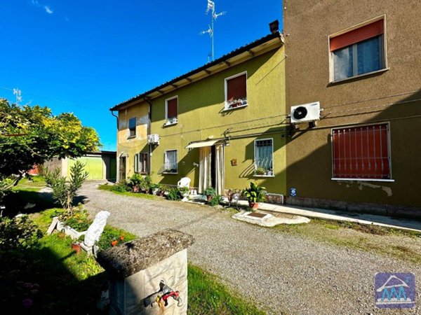 casa indipendente in vendita a Novi di Modena