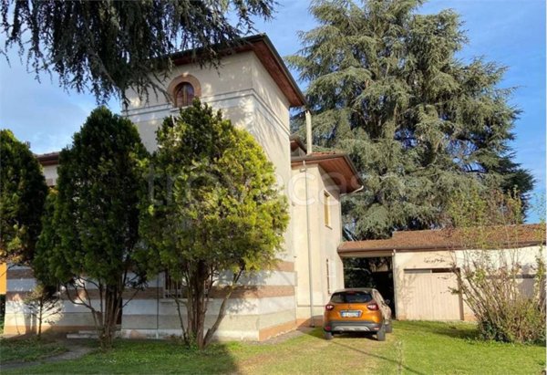 casa indipendente in vendita a Novi di Modena