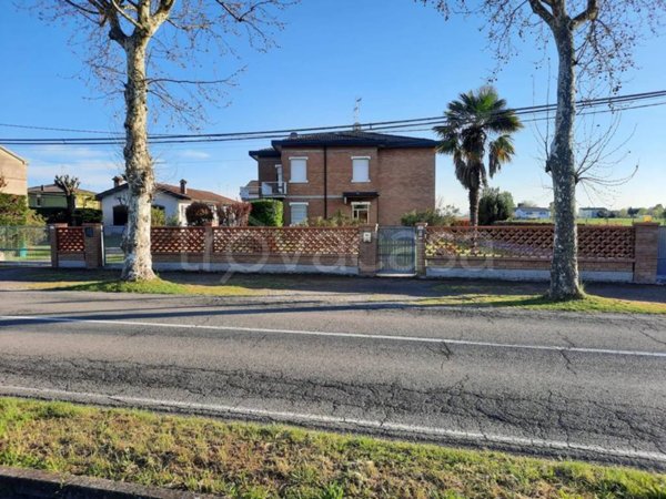 casa indipendente in vendita a Novi di Modena